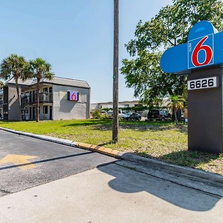 Motel 6 Tampa Near Fairgrounds - Casino Exteriér fotografie