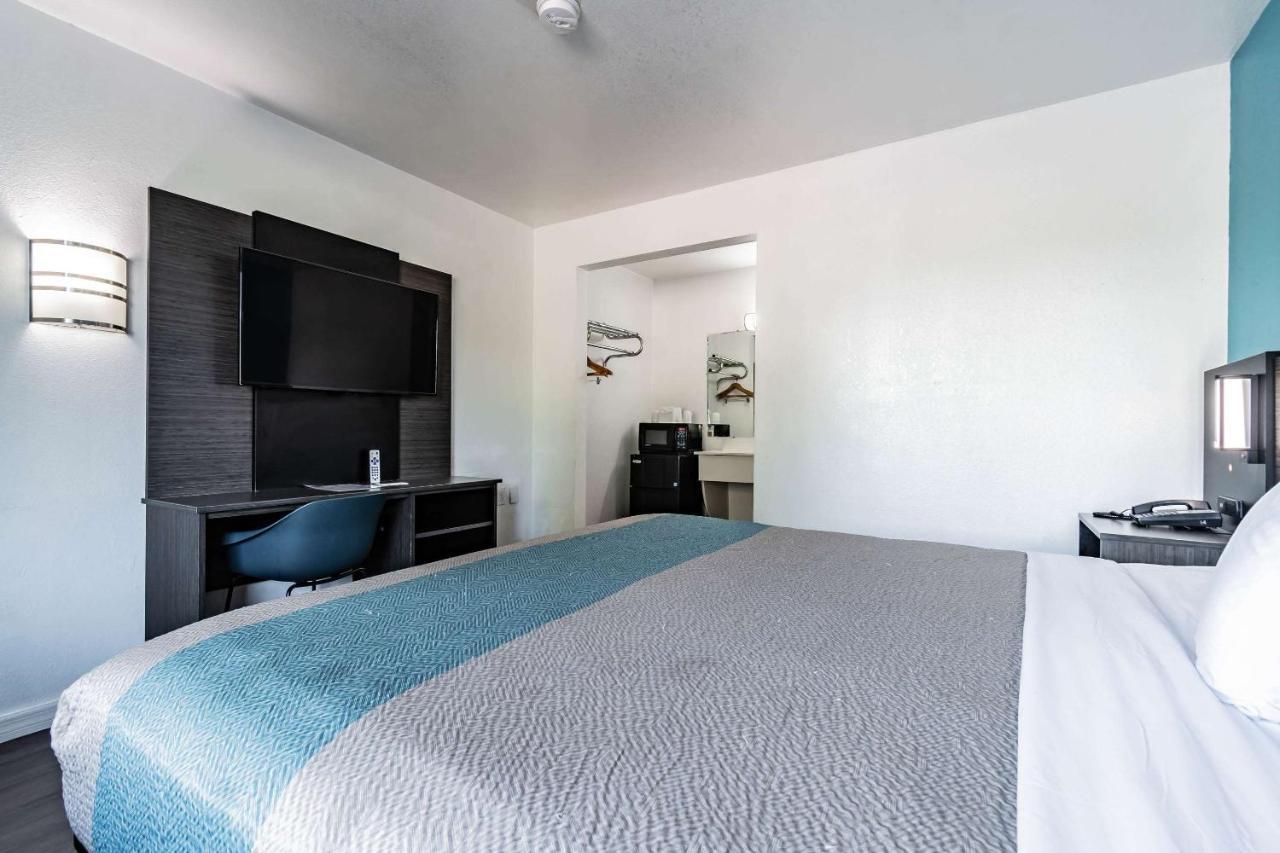 Motel 6 Tampa Near Fairgrounds - Casino Exteriér fotografie