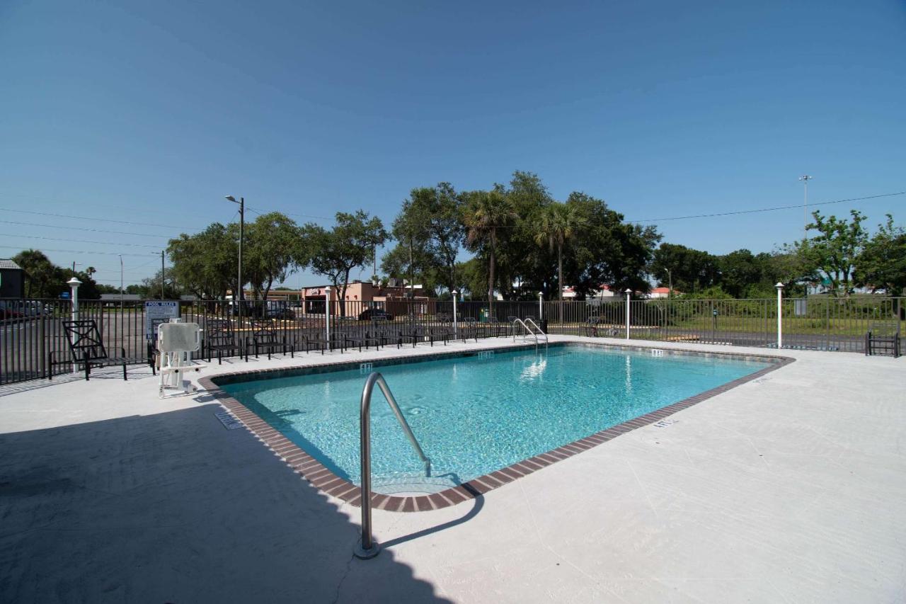 Motel 6 Tampa Near Fairgrounds - Casino Exteriér fotografie