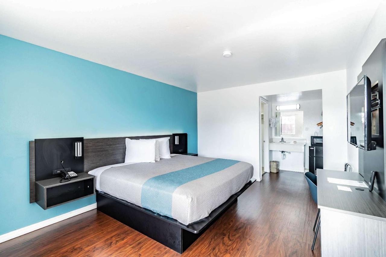 Motel 6 Tampa Near Fairgrounds - Casino Exteriér fotografie