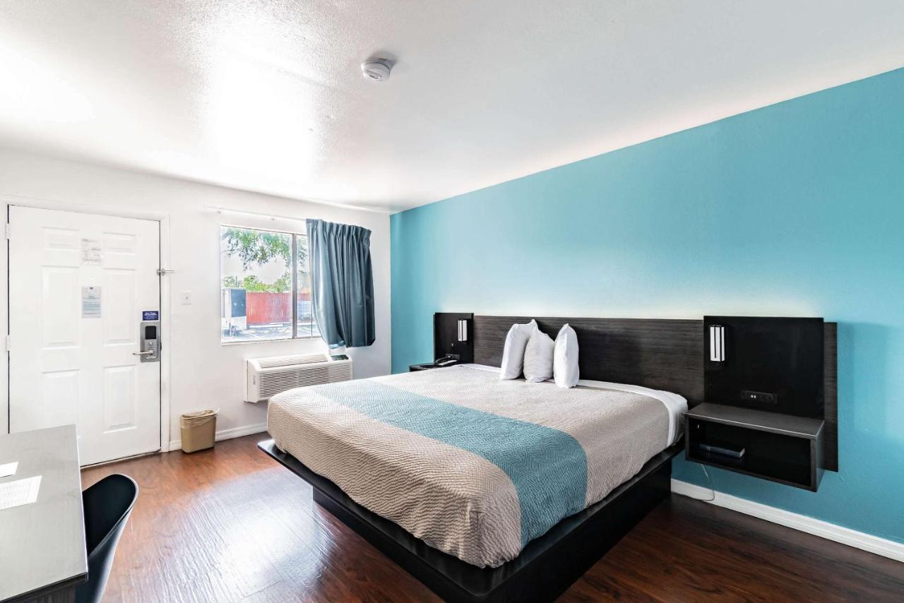 Motel 6 Tampa Near Fairgrounds - Casino Exteriér fotografie