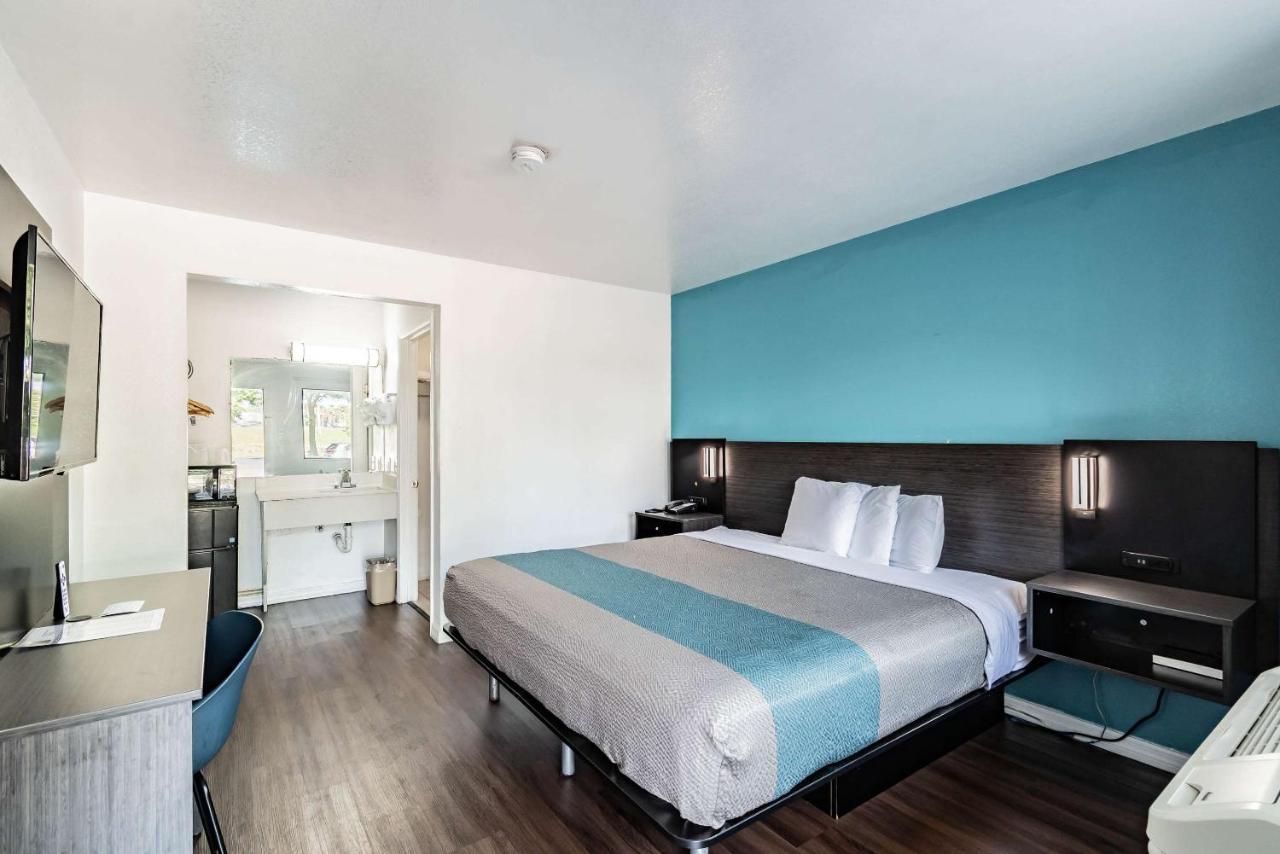 Motel 6 Tampa Near Fairgrounds - Casino Exteriér fotografie