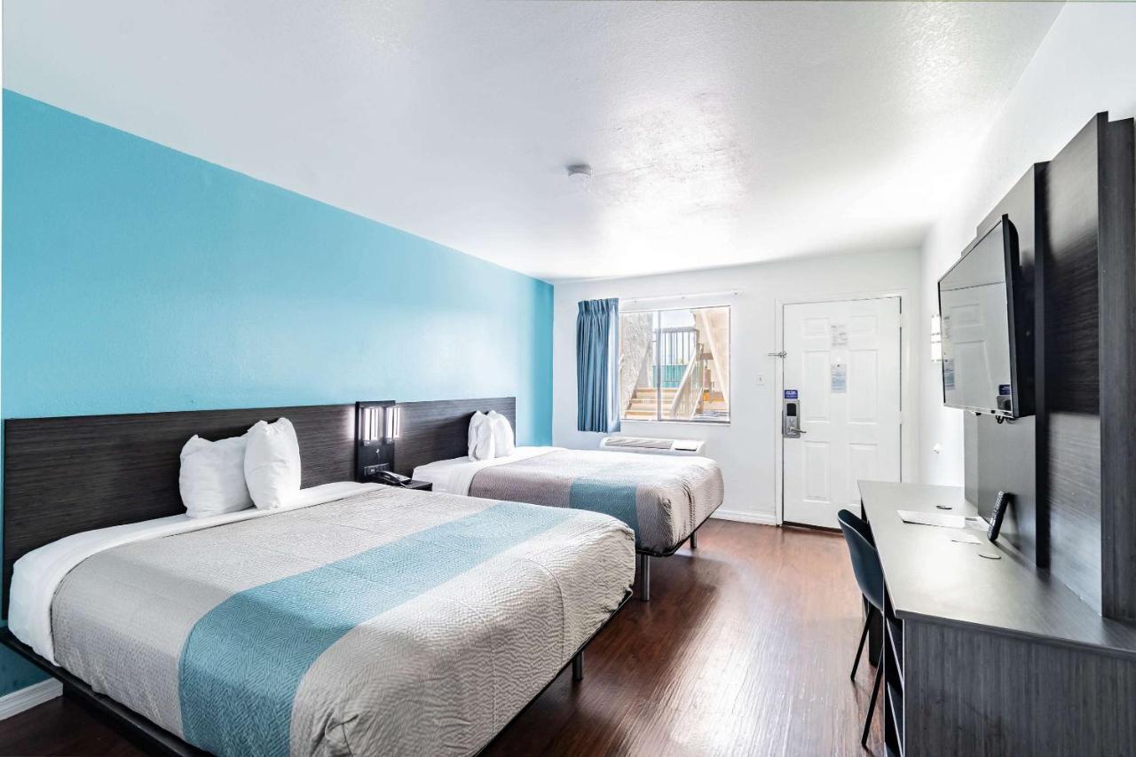Motel 6 Tampa Near Fairgrounds - Casino Exteriér fotografie