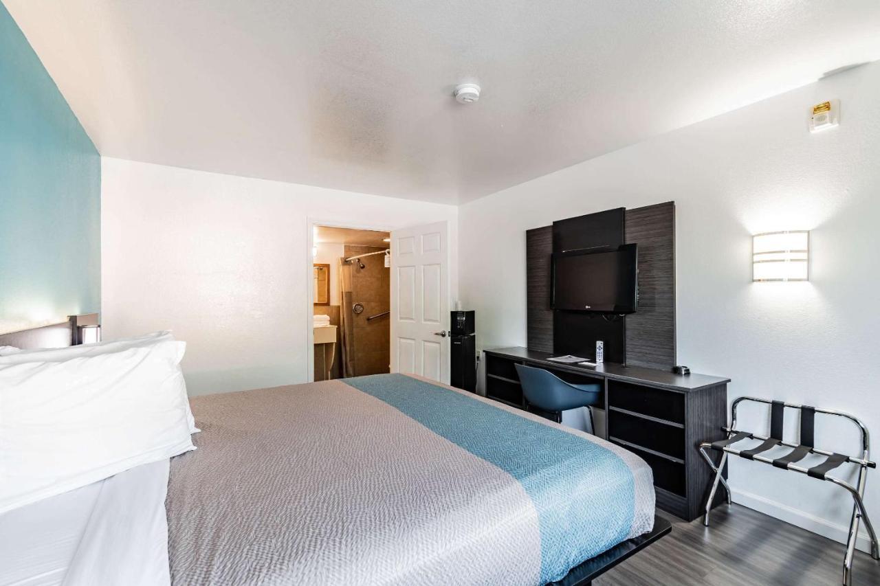 Motel 6 Tampa Near Fairgrounds - Casino Exteriér fotografie