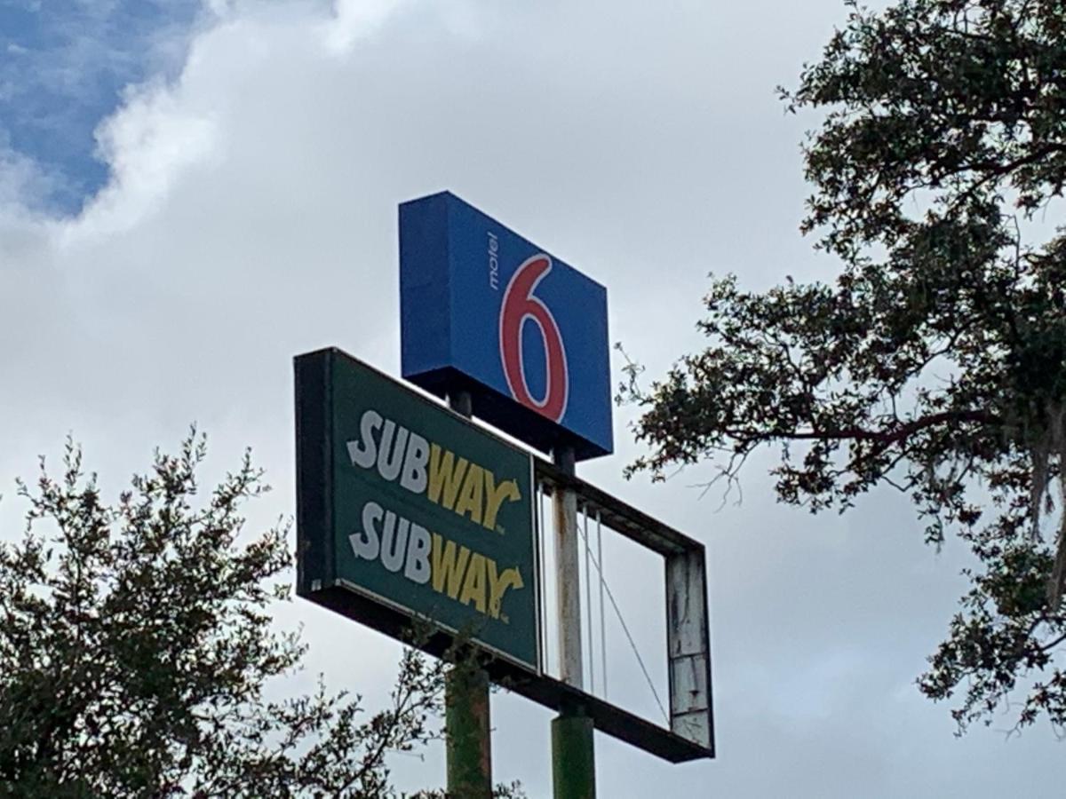 Motel 6 Tampa Near Fairgrounds - Casino Exteriér fotografie